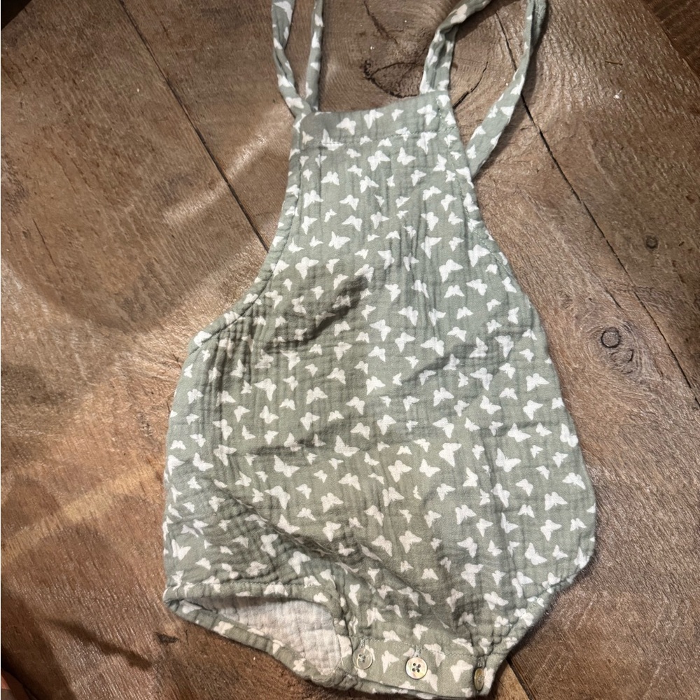 Rylee + Cru green butterfly romper. 18-24 months. Great condition!